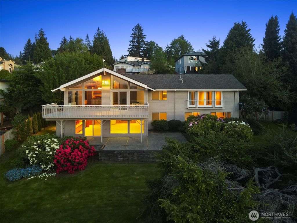 Photo of 16414 SE 44th Place, Bellevue, WA 98006 (MLS # 2372642)