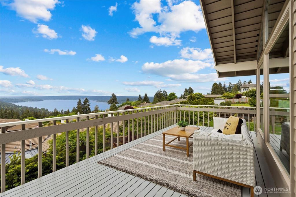 Photo of 16414 SE 44th Place, Bellevue, WA 98006 (MLS # 2372642)