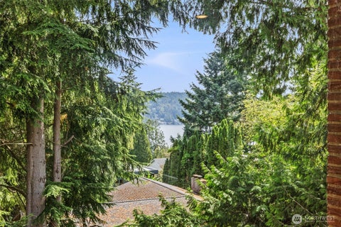 Photo of 11954 Exeter Avenue NE, Seattle, WA 98125 (MLS # 2559401)