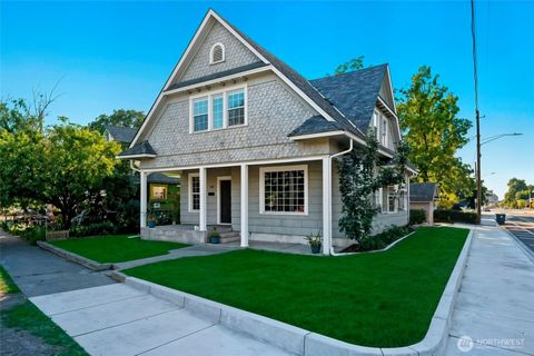 Photo of 445 Crescent Street, Walla Walla, WA 99362 (MLS # 2416372)