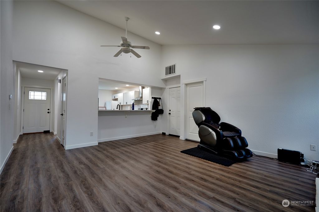 Photo of 32027 16th Place SW, Federal Way, WA 98023 (MLS # 2194856)