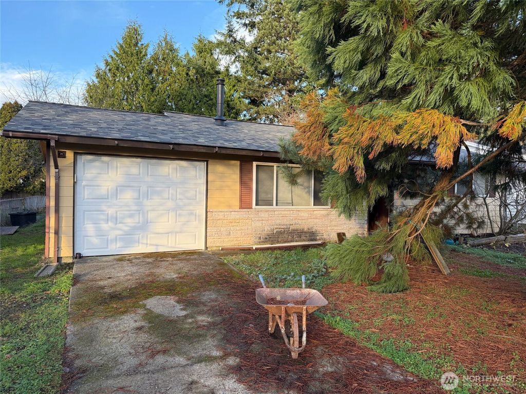 Photo of 16964 SE 255th Place, Covington, WA 98042 (MLS # 2460460)