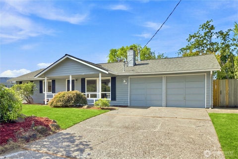 Photo of 16631 116th Place SE, Renton, WA 98058 (MLS # 2577609)