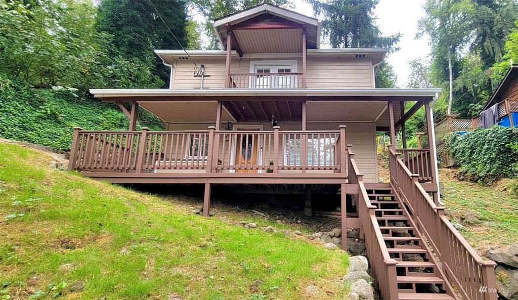 Photo of 13757 Macadam Road S, Tukwila, WA 98168 (MLS # 1979641)