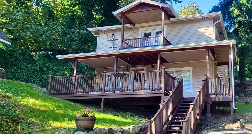Photo of 13757 Macadam Road S, Tukwila, WA 98168 (MLS # 1979641)