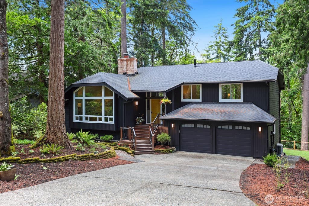 Photo of 145 Mt Pilchuck Avenue SW, Issaquah, WA 98027 (MLS # 2534710)