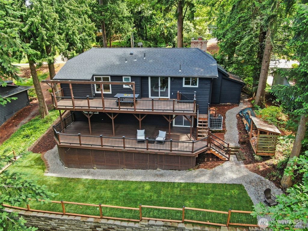 Photo of 145 Mt Pilchuck Avenue SW, Issaquah, WA 98027 (MLS # 2534710)