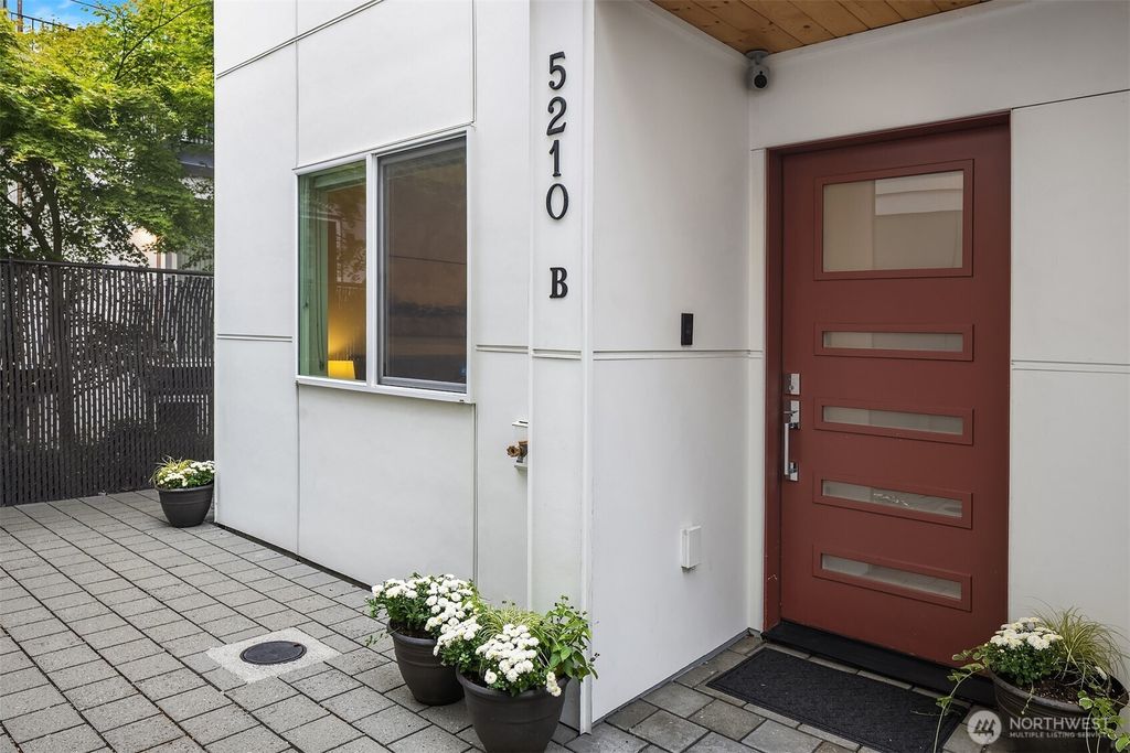 Photo of 5210 B Brooklyn Avenue NE, Seattle, WA 98105 (MLS # 2431787)