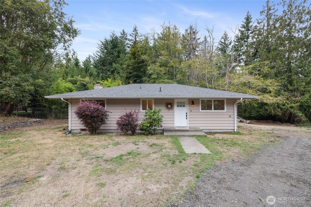 Photo of 811 Hyak Way, Fox Island, WA 98333 (MLS # 2585387)