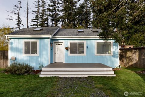 Photo of 655 Hunt St St, Friday Harbor, WA 98250 (MLS # 2488523)