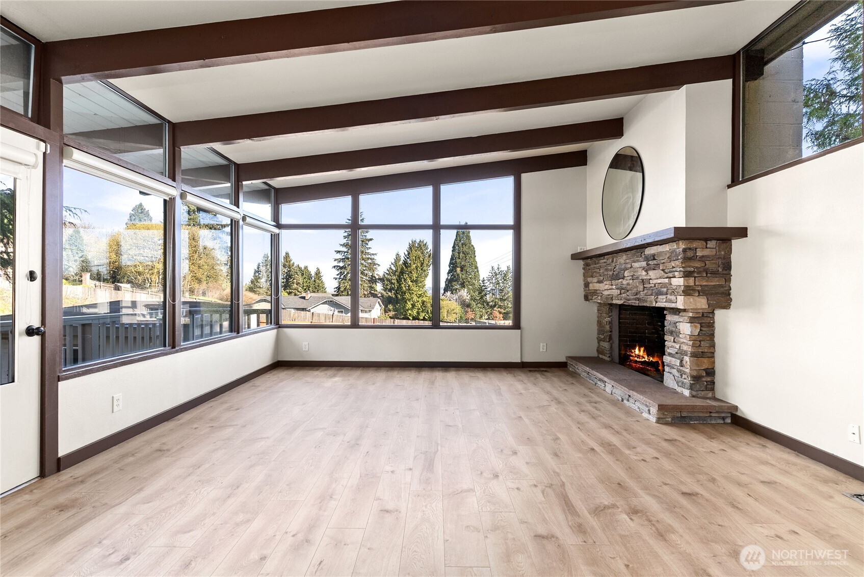 8726 Fruitland Avenue E