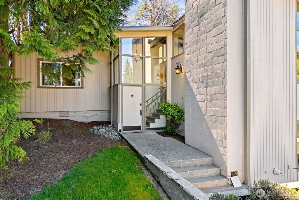 Photo of 8726 Fruitland Avenue E, Puyallup, WA 98371 (MLS # 2505818)