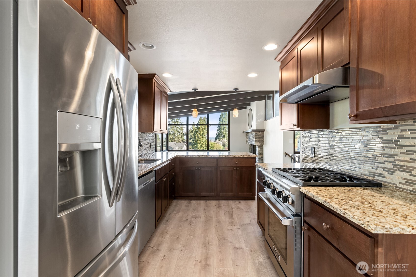 8726 Fruitland Avenue E