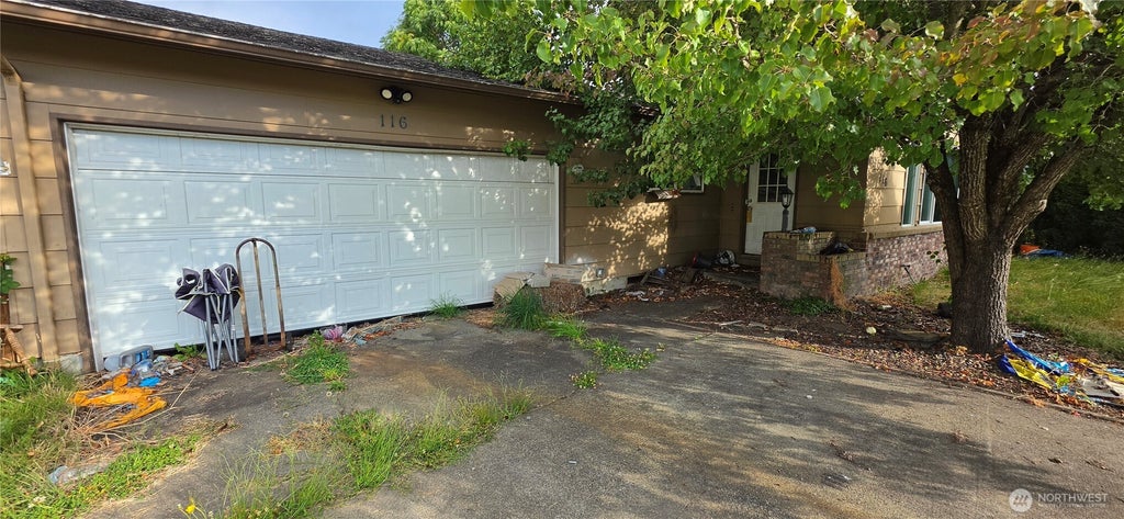 Photo of 116 Monterey Drive, Kelso, WA 98626 (MLS # 2586000)
