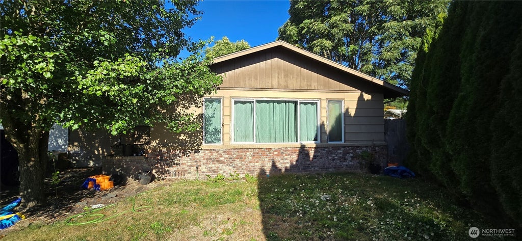 Photo of 116 Monterey Drive, Kelso, WA 98626 (MLS # 2586000)