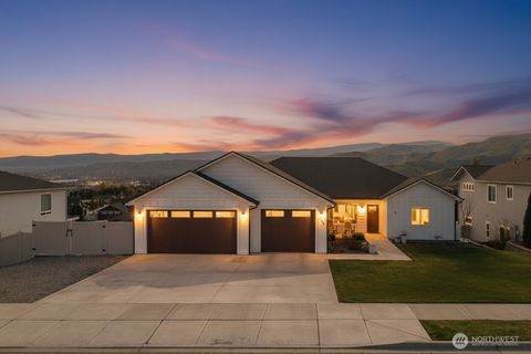 Photo of 885 Autumn Crest Drive, Wenatchee, WA 98801 (MLS # 2496878)