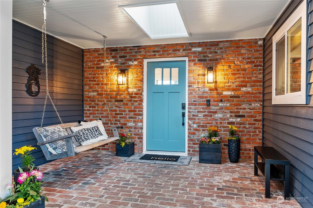 Photo of 13226 67th Avenue NE, Kirkland, WA 98034 (MLS # 2220385)