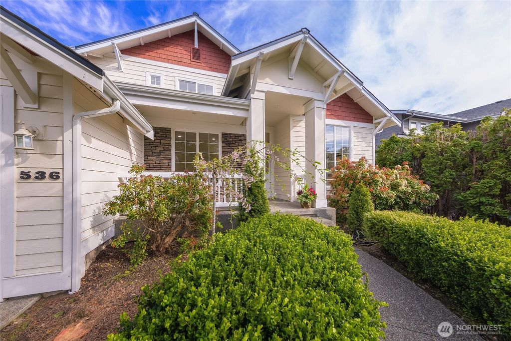 Photo of 536 237th Ave SE Ave SE, Sammamish, WA 98074 (MLS # 2515571)
