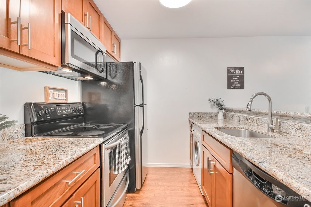 Photo of 31003 14th Avenue S #D-21, Federal Way, WA 98003 (MLS # 2154991)