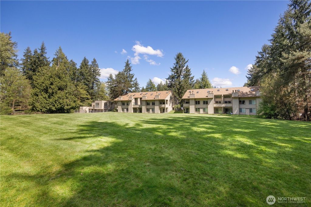 Photo of 4401 145th Avenue NE #J6, Bellevue, WA 98007 (MLS # 2360230)