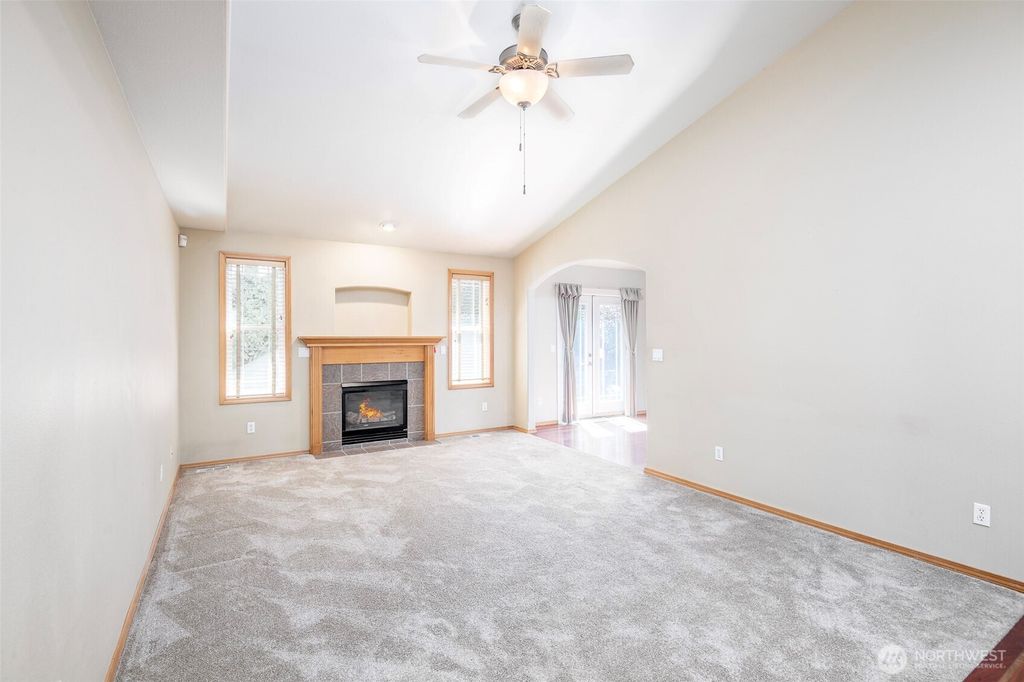 Photo of 2703 5th Street SW, Puyallup, WA 98373 (MLS # 2501219)