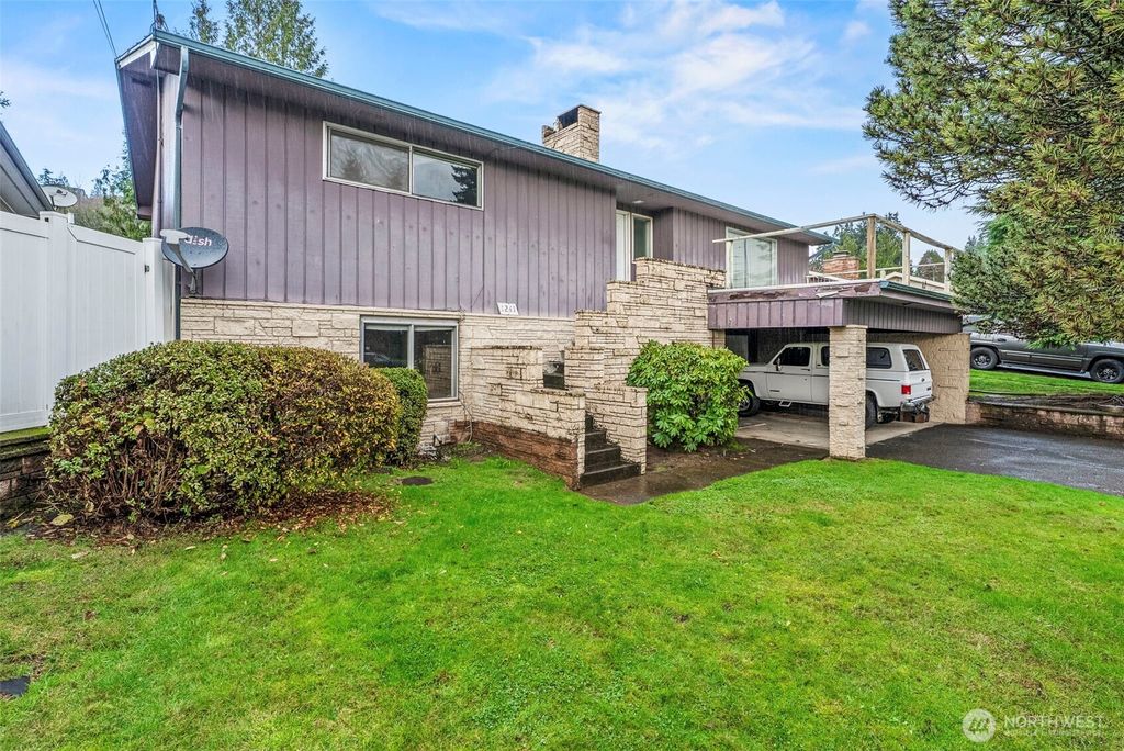 Photo of 1241 Spruce Street, Longview, WA 98632 (MLS # 2463237)