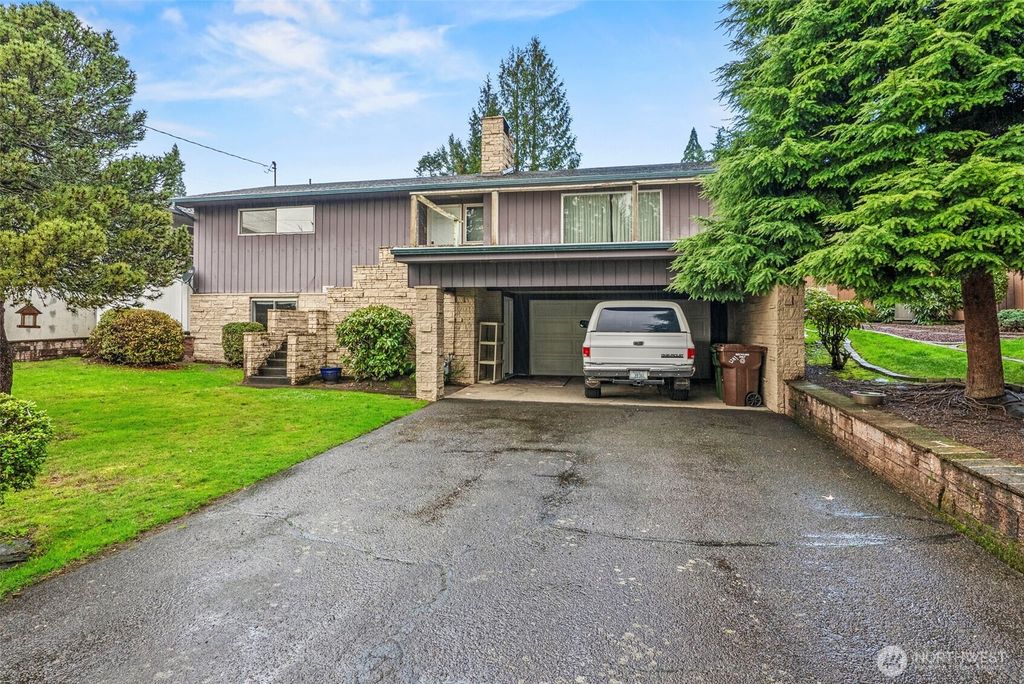 Photo of 1241 Spruce Street, Longview, WA 98632 (MLS # 2463237)
