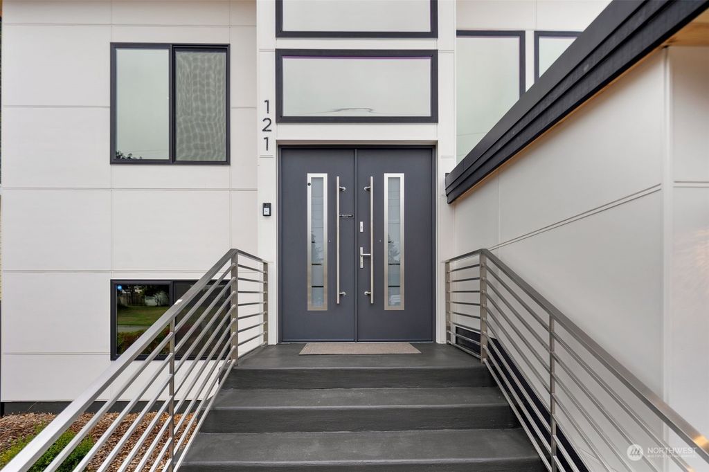 Photo of 121 145th Avenue NE, Bellevue, WA 98007 (MLS # 2169012)