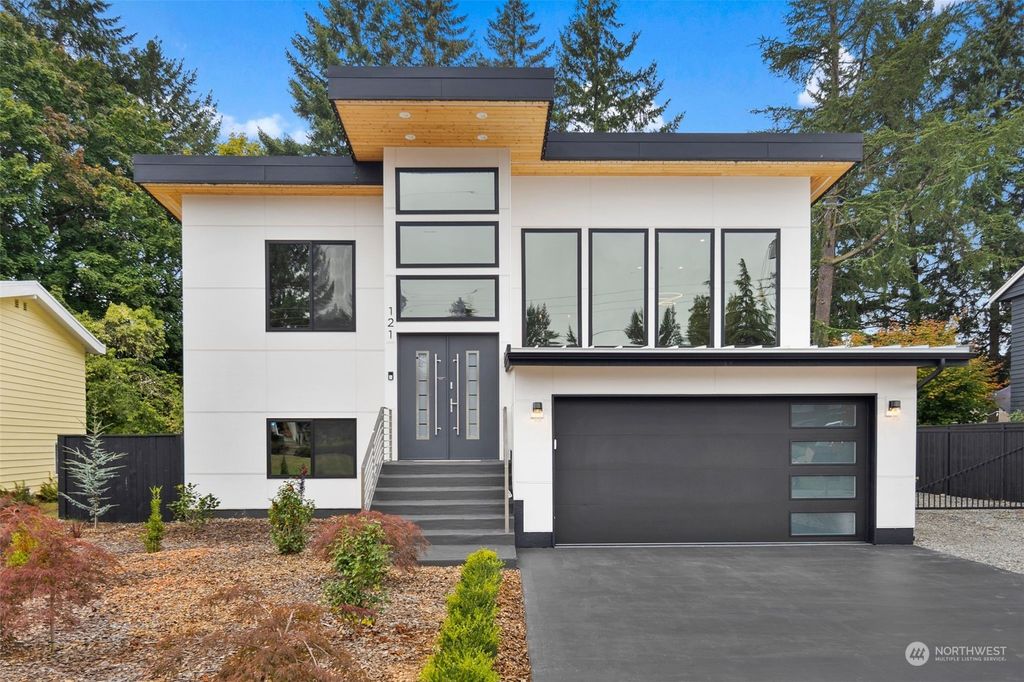 Photo of 121 145th Avenue NE, Bellevue, WA 98007 (MLS # 2169012)