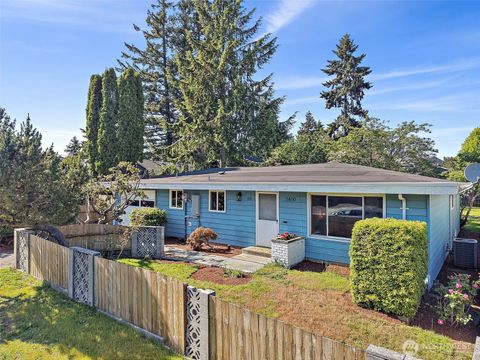 Photo of 1410 SW 149th Street, Burien, WA 98166 (MLS # 2526905)