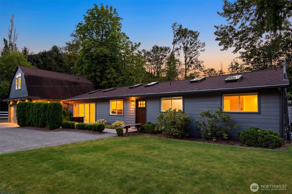 Photo of 1109 Lewis Lane SE, Issaquah, WA 98027 (MLS # 2576913)