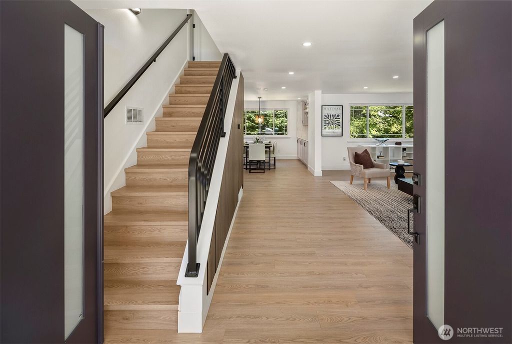 Photo of 6202 122nd Avenue SE, Bellevue, WA 98006 (MLS # 2461608)