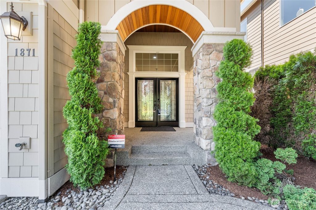 Photo of 1871 271st Avenue SE, Sammamish, WA 98075 (MLS # 2412391)