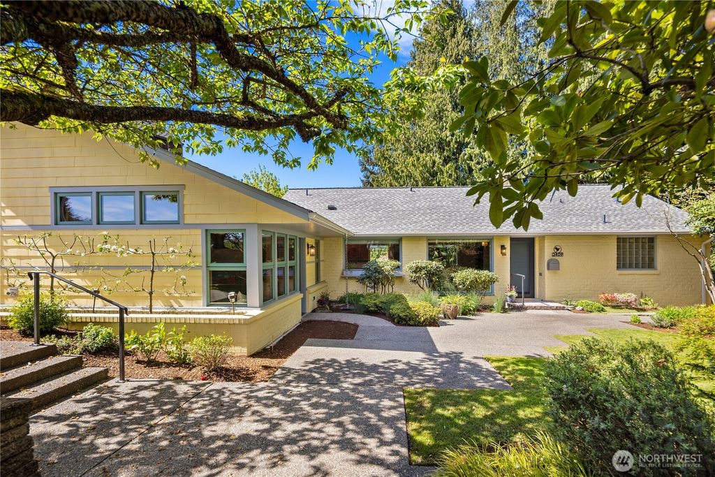 Photo of 3409 Magnolia Blvd W Blvd, Seattle, WA 98199 (MLS # 2513431)