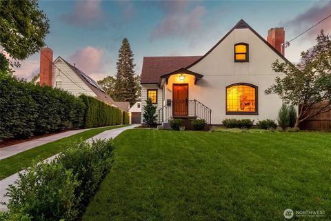 Photo of 385 S 1st Avenue, Walla Walla, WA 99362 (MLS # 2472806)