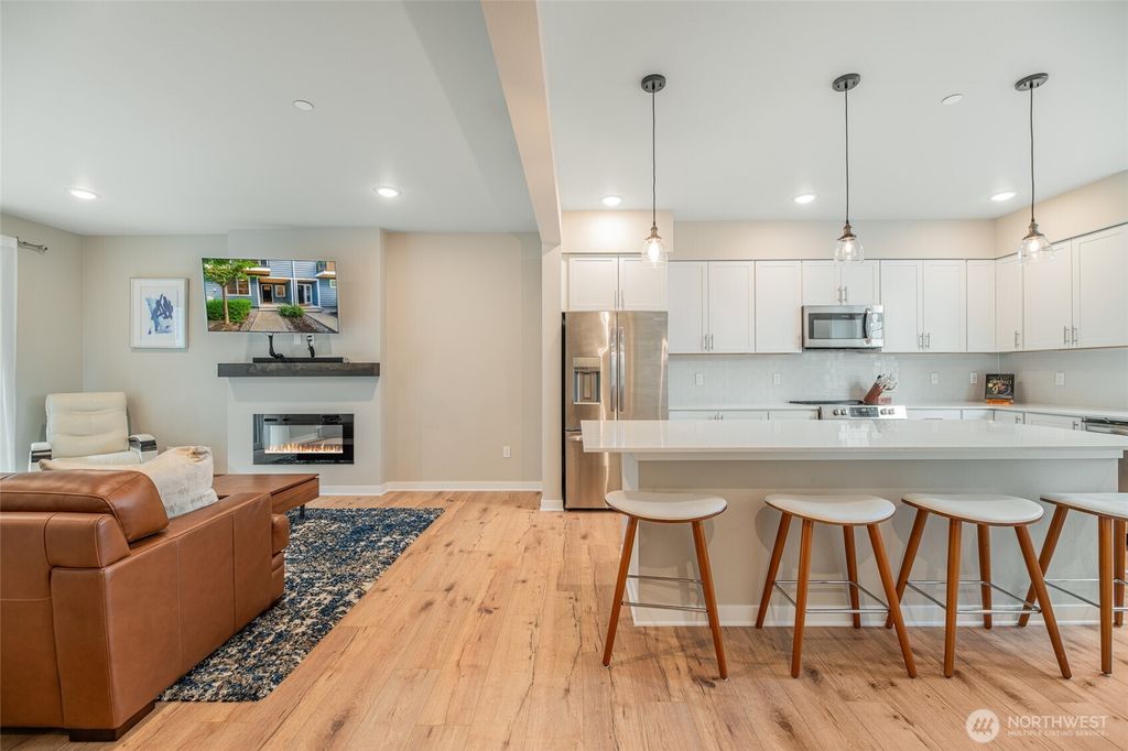 Photo of 6633 NE 188th Court #5, Kenmore, WA 98028 (MLS # 2408412)
