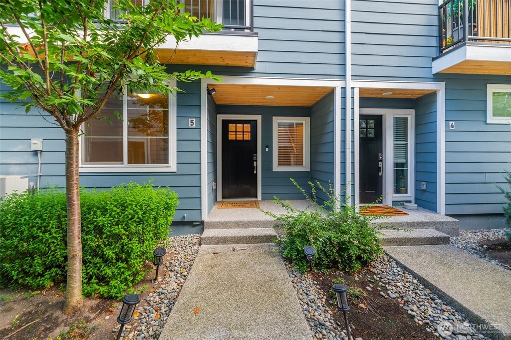 Photo of 6633 NE 188th Court #5, Kenmore, WA 98028 (MLS # 2408412)