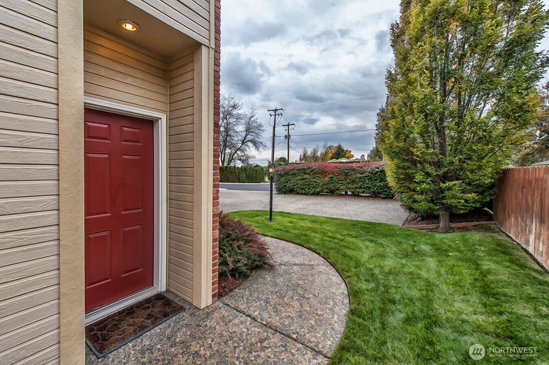 278 NE Deccio Road