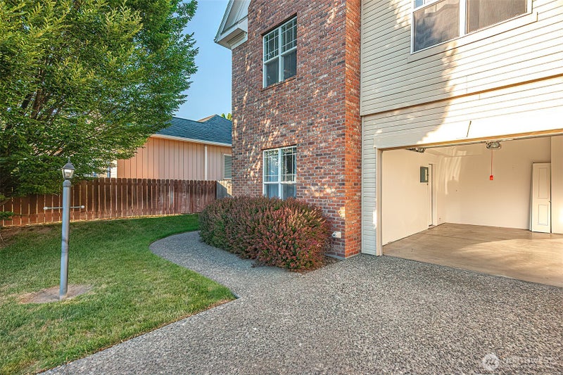 278 NE Deccio Road