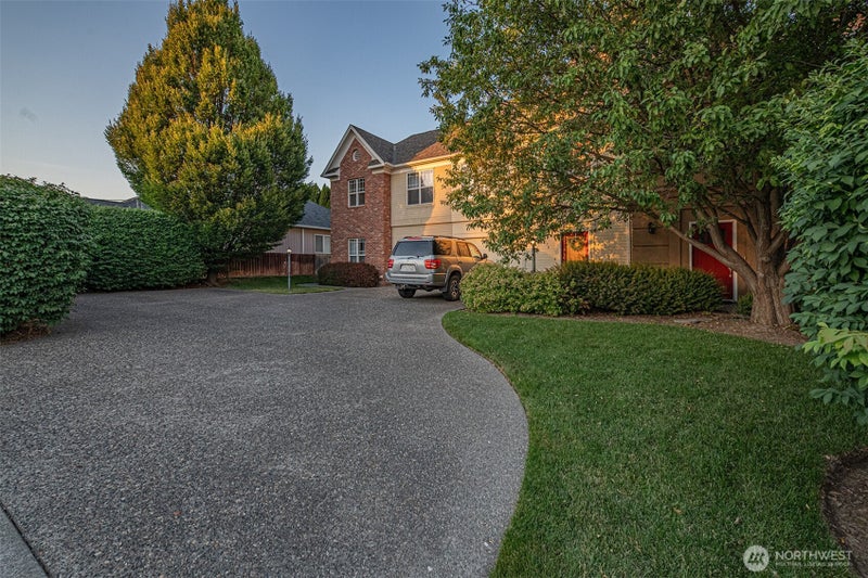 278 NE Deccio Road