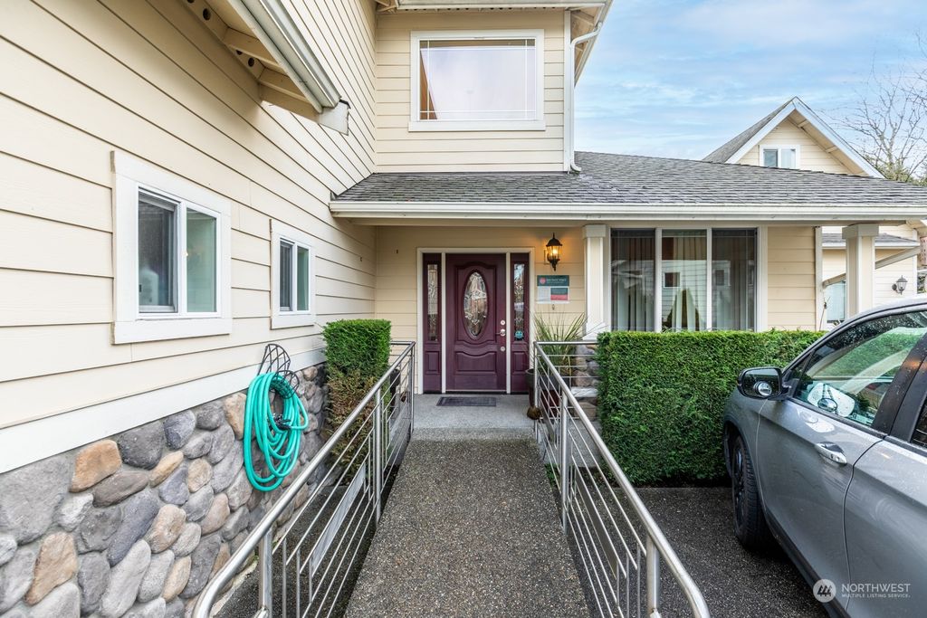 Photo of 1226 160 Street SW, Lynnwood, WA 98087 (MLS # 2192801)