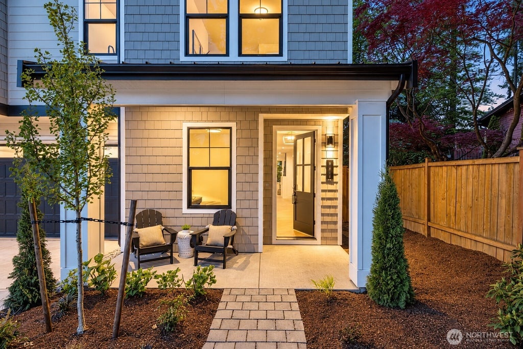 Photo of 11610 NE 92nd Street, Kirkland, WA 98033 (MLS # 2587615)