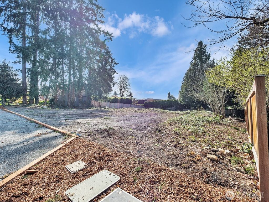 Photo of 0 94TH Avenue NE, Yarrow Point, WA 98004 (MLS # 2346972)