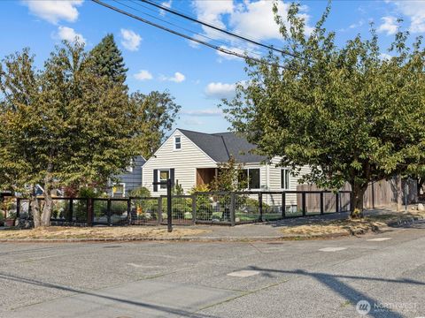 Photo of 602 NW 49th Street, Seattle, WA 98107 (MLS # 2425042)