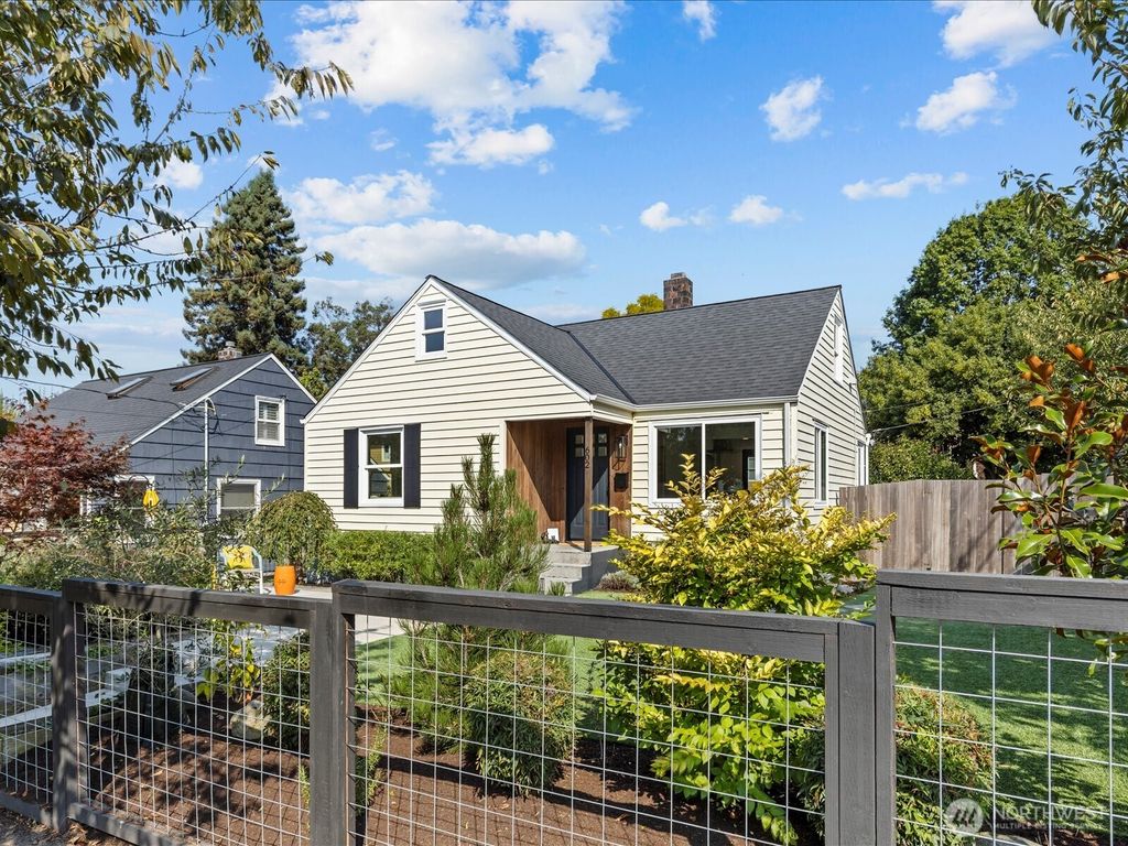 Photo of 602 NW 49th Street, Seattle, WA 98107 (MLS # 2425042)
