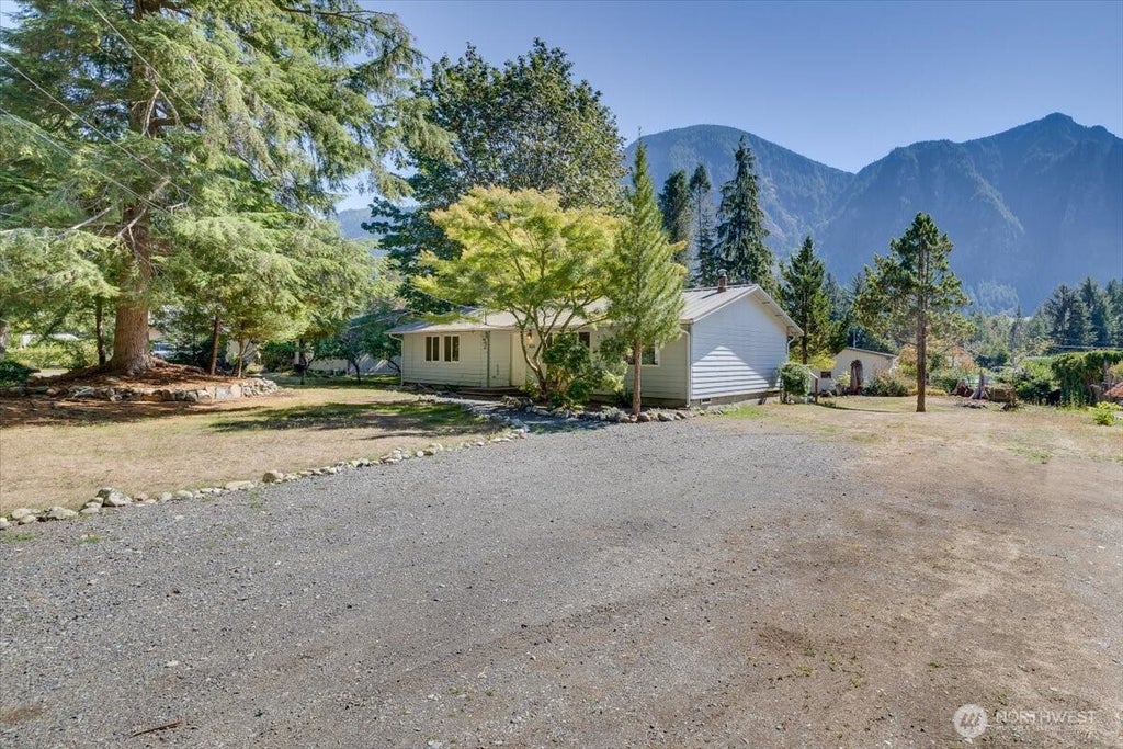Photo of 7434 North Fork Road SE, Snoqualmie, WA 98065 (MLS # 2580111)