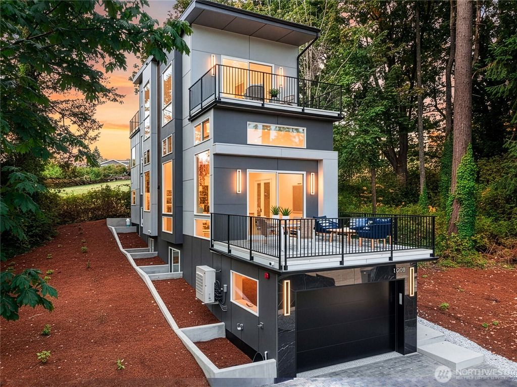 Photo of 11905 89th Ave Ave NE, Kirkland, WA 98034 (MLS # 2438437)