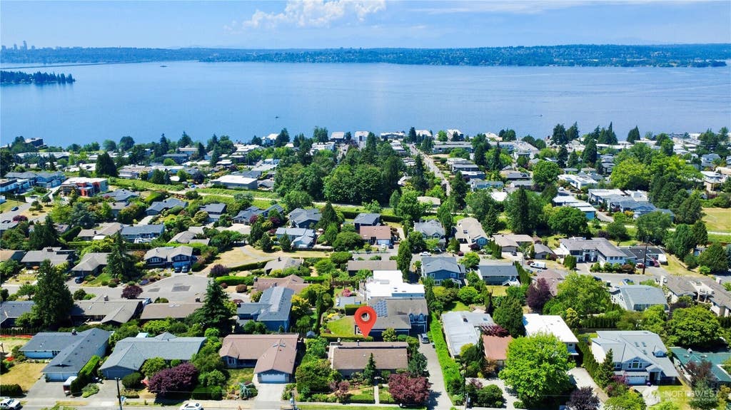 Photo of 6225 106th Avenue NE, Kirkland, WA 98033 (MLS # 2544976)