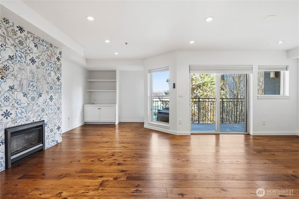 Photo of 701 Galer St St #609, Seattle, WA 98109 (MLS # 2511230)