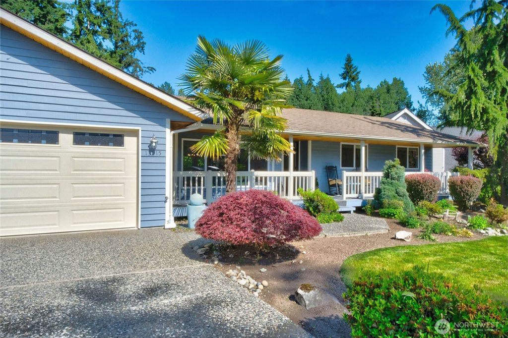 Photo of 13915 23rd Drive SE, Mill Creek, WA 98012 (MLS # 2370110)